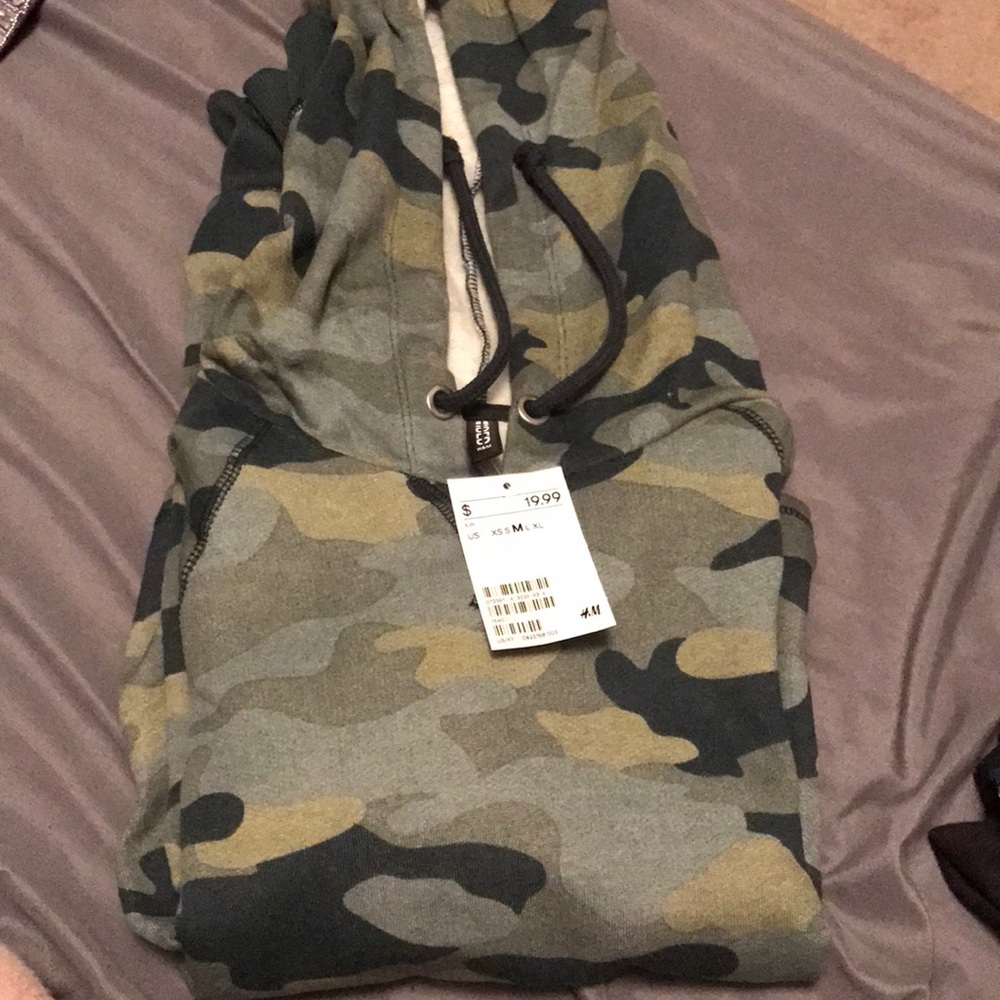 Cropped army hoodie